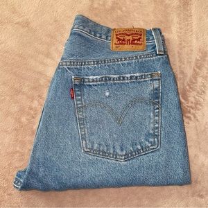 Levi’s 501 distressed high rise jean W32/L25 1/2